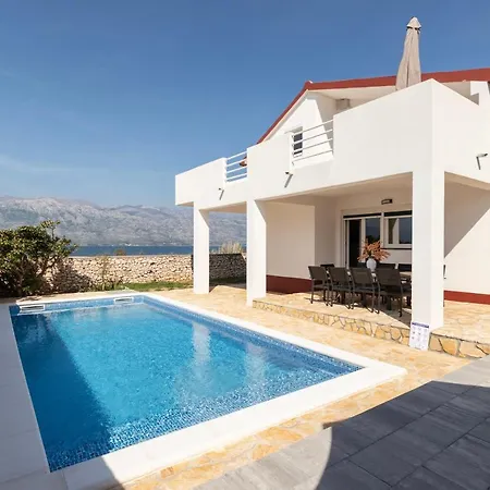 Opera Villa