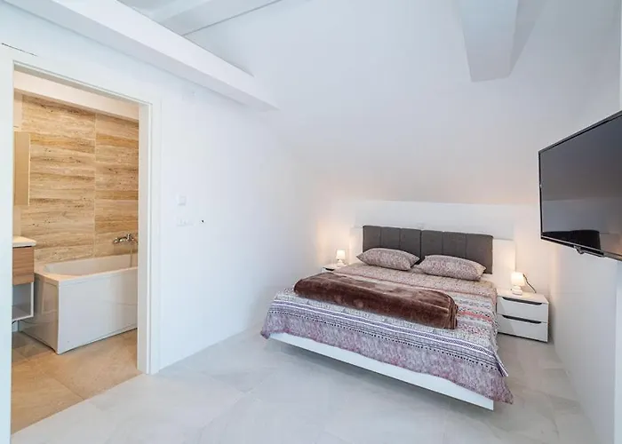 Opera * Ражанац